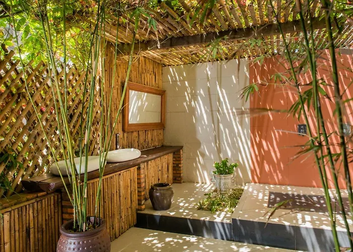 Veranda Beach Place Khu nghỉ mát 3*